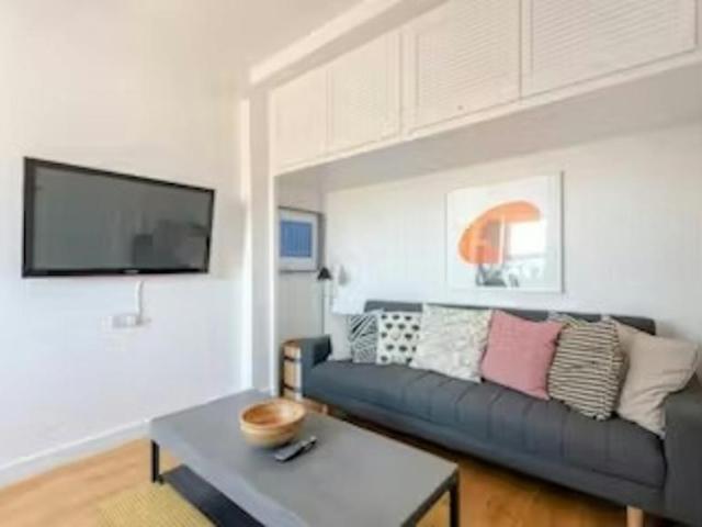 1 Bedroom Apartment London London 102086452