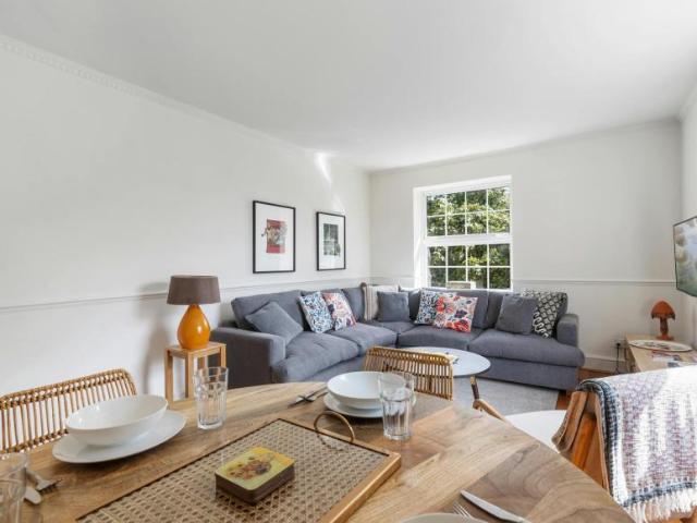 1 Bedroom Apartment London London 102630291