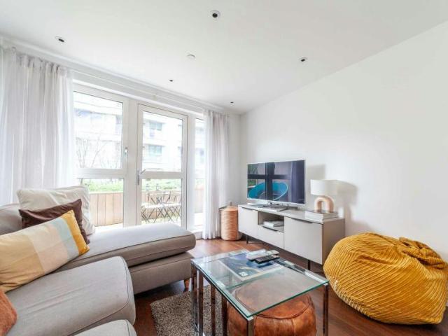 1 Bedroom Apartment London London 103092731