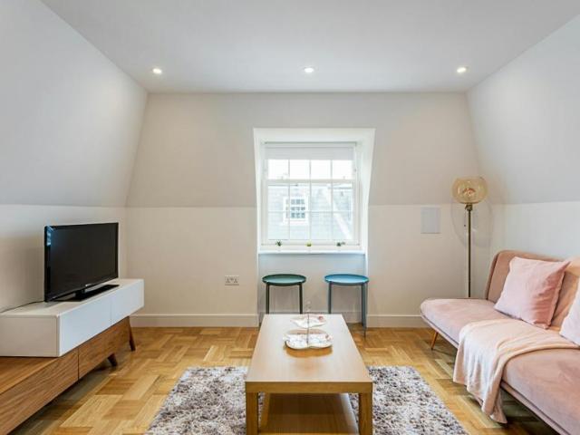 1 Bedroom Apartment London London 103613648