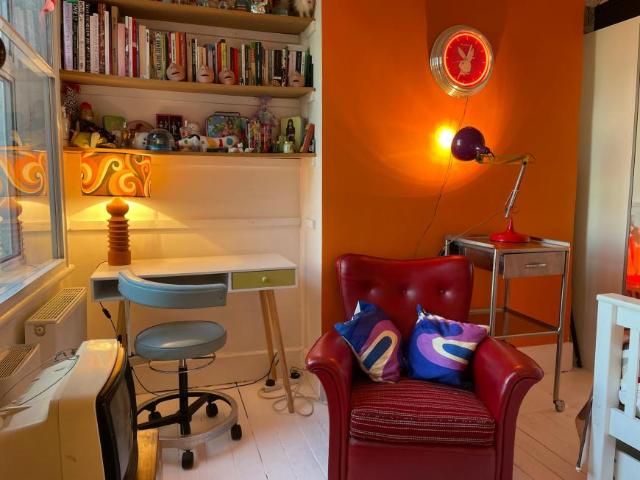 1 Bedroom Apartment London London 103880268
