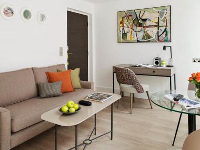 1 Bedroom Apartment London London 65825984