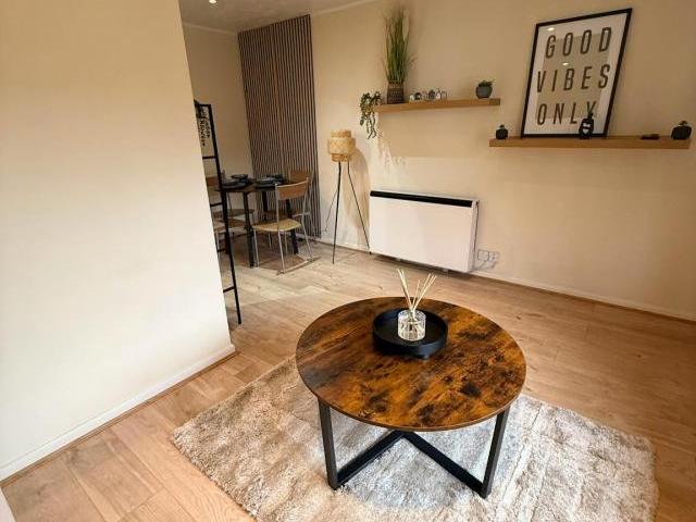 1 Bedroom Apartment London London 86113621