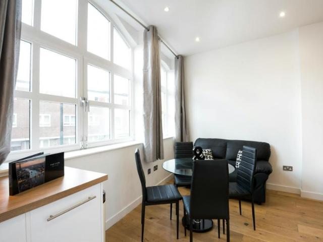 1 Bedroom Apartment London London 90015832