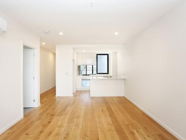1 bedroom apartment perfectly positioned close to the buzz of swan street shops cafes and public transport!