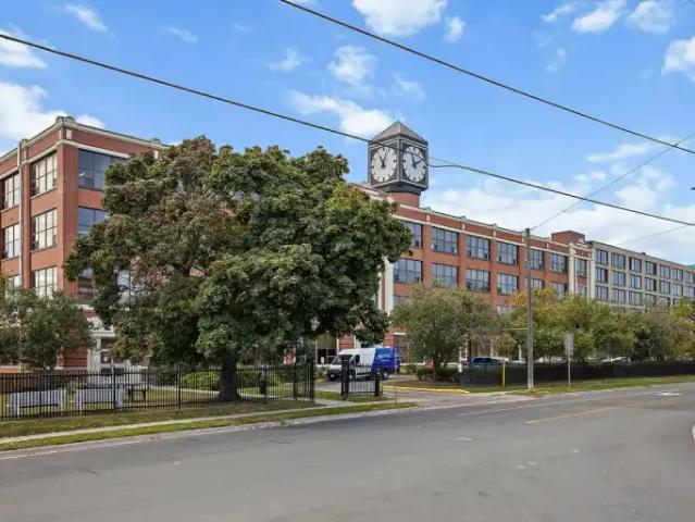 1 Bedroom Apartment Peterborough ON 102628959