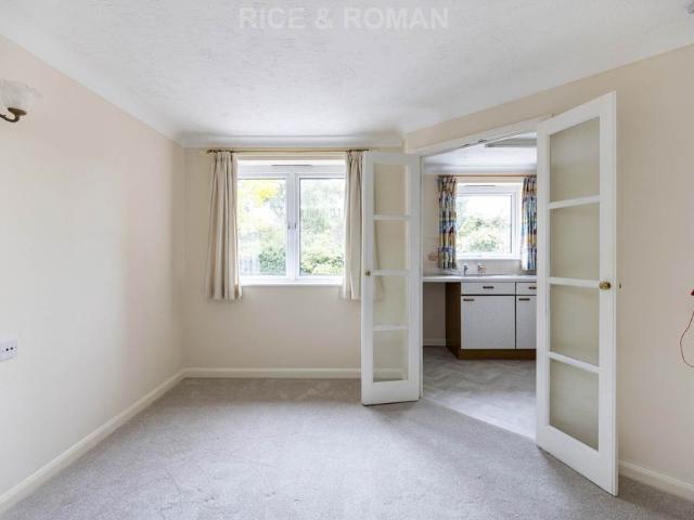 1 Bedroom Apartment, Royston Court – Hinchley Wood