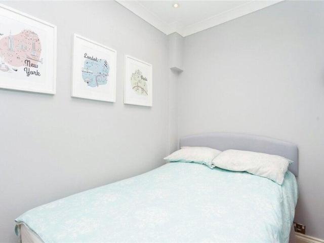1 Bedroom Apartment St John\'s Wood London 106093150