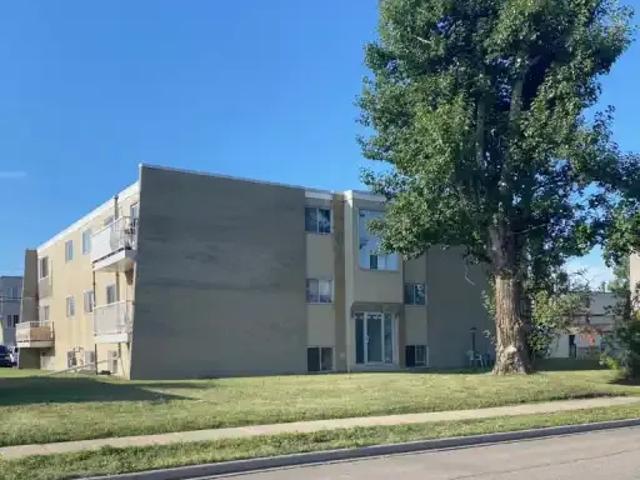 1 Bedroom Apartment Stettler AB LS104990919