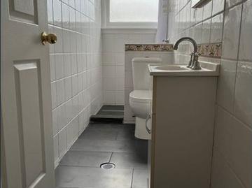 1 Bedroom apartment, sunny north facing, newly renovated, freshly painted, one street from the bush