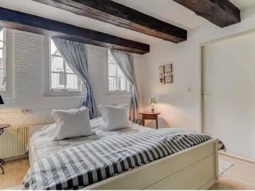 1 bedroom Apartment Surface Area: 100m2 Unfurnished
