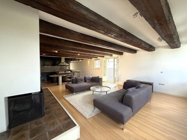 1 bedroom Apartment Surface Area: 100m2 Unfurnished