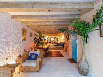1 bedroom Apartment Surface Area: 140m2 Furnished