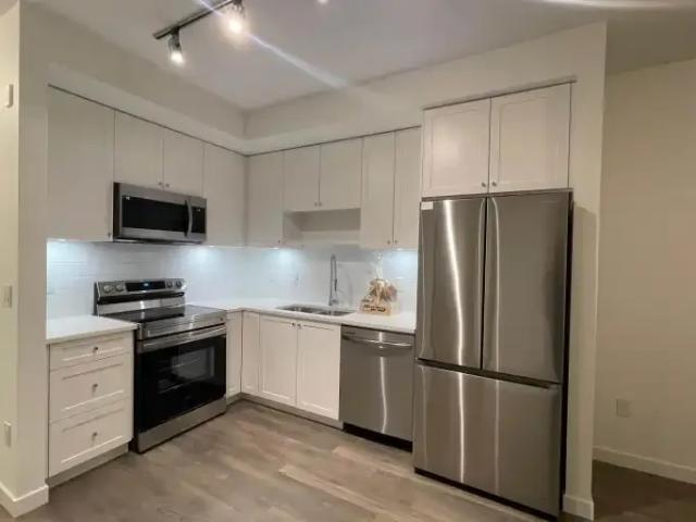 1 Bedroom Apartment Surrey BC 105543522
