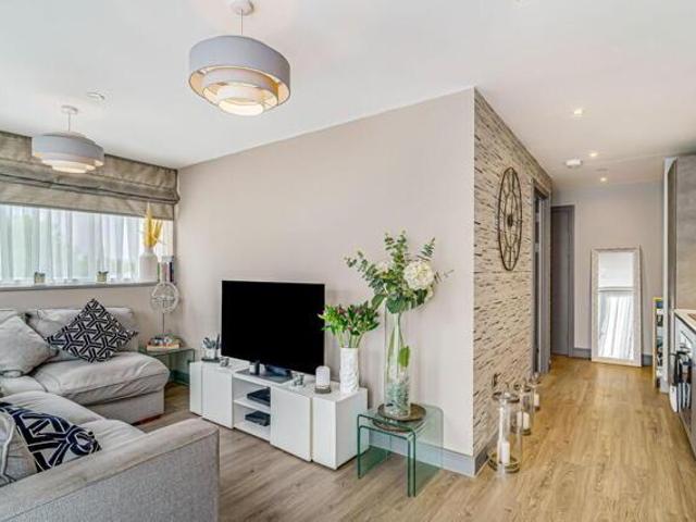 1 Bedroom Apartment Surrey Greater London 101701676