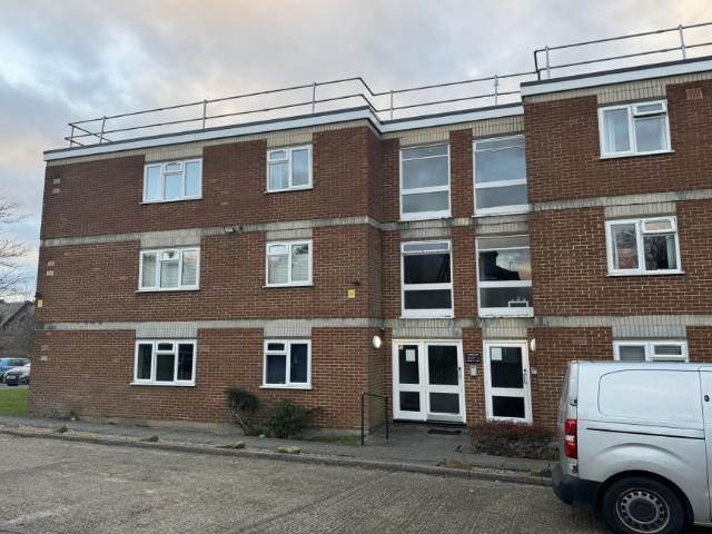 1 Bedroom Apartment Sutton £1,350 pcm