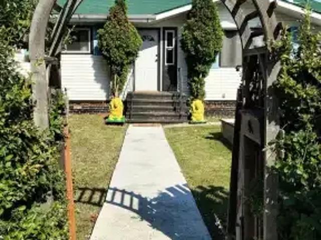 1 Bedroom Apartment Sylvan Lake AB 104794533