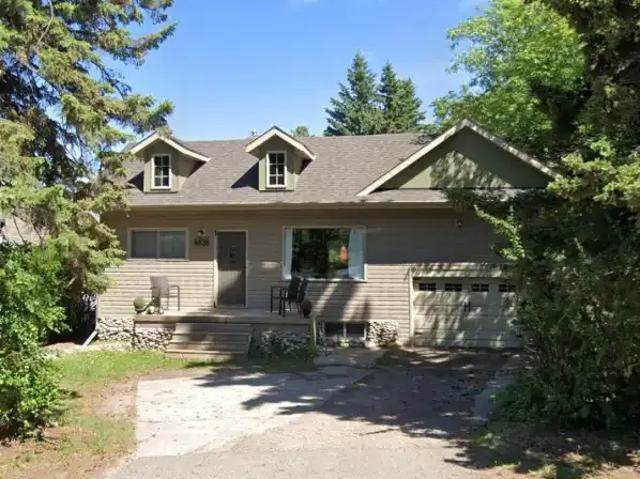 1 Bedroom Apartment Sylvan Lake AB 105087746