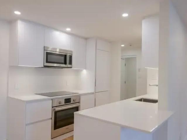 1 Bedroom Apartment Saint QC 104400759
