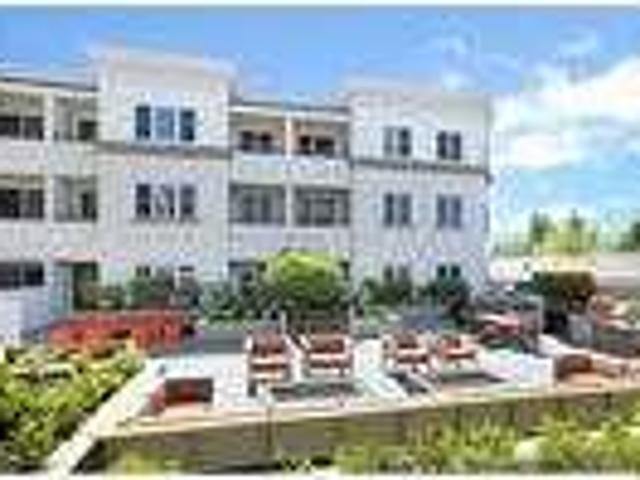 1 bedroom Apartment Set in vibrant downtown Santa Rosa. Pet OK!