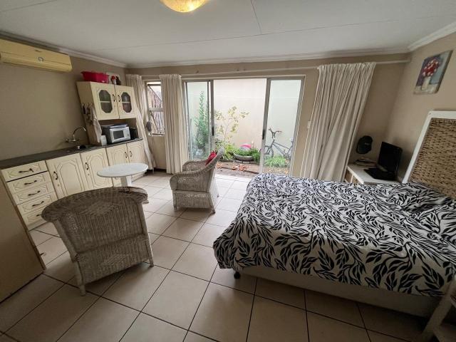 1 Bedroom Apartment To Let in Universitas