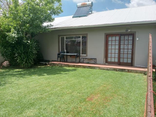 1 Bedroom Apartment To Let in Universitas
