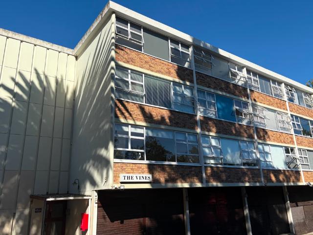 1 Bedroom Apartment To Let in Wynberg Upper
