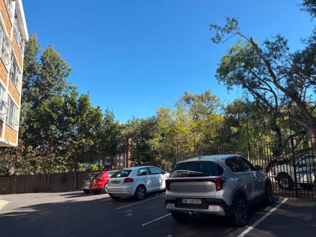 1 Bedroom Apartment To Let in Wynberg Upper
