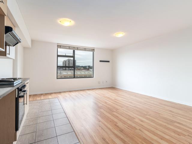 1 Bedroom Apartment To Let in Zonnebloem