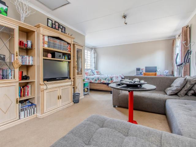 1 Bedroom Apartment To Let in Bromhof