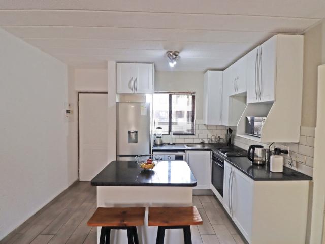 1 Bedroom Apartment To Let in Bryanston