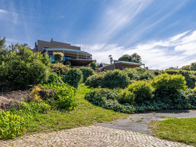 1 Bedroom Apartment To Let in Constantia