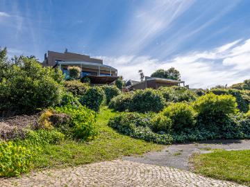 1 Bedroom Apartment To Let in Constantia