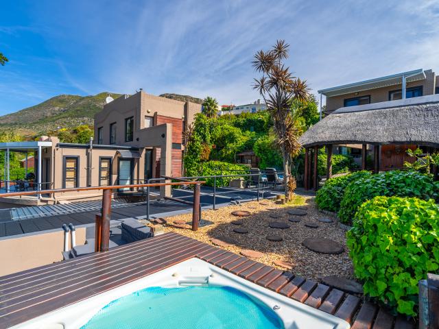 1 Bedroom Apartment To Let in Constantia