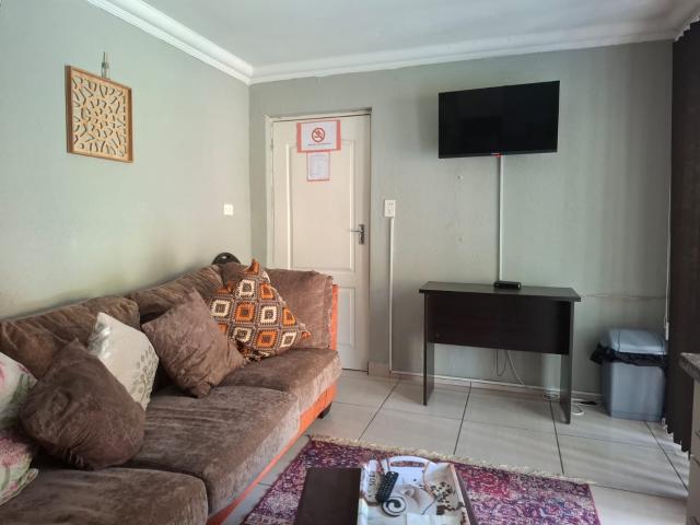 1 Bedroom Apartment To Let in Doon Heights