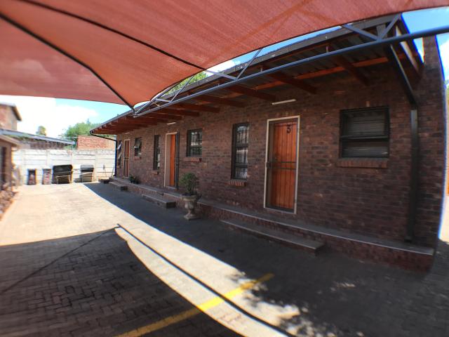 1 Bedroom Apartment To Let in Hermanstad