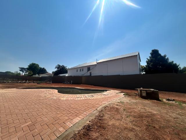 1 Bedroom Apartment To Let in Houghton Estate