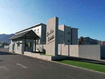 1 Bedroom Apartment To Let in Klein Parys
