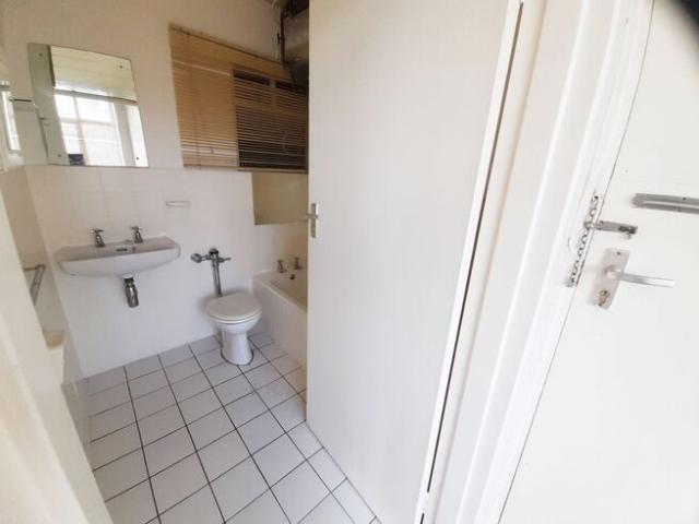 1 Bedroom Apartment To Let in Oakdale