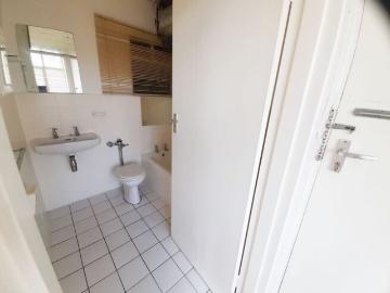1 Bedroom Apartment To Let in Oakdale