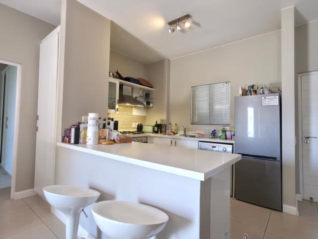 1 Bedroom Apartment To Let in Parktown North