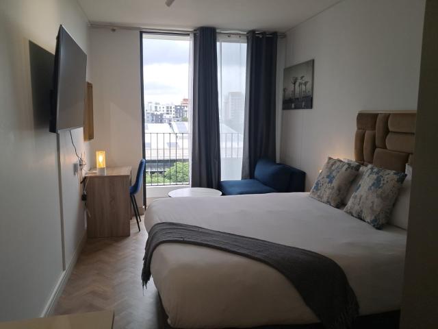 1 Bedroom Apartment To Let in Rosebank