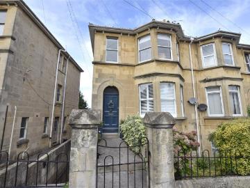 Flat to rent in Corsham - Fireplace