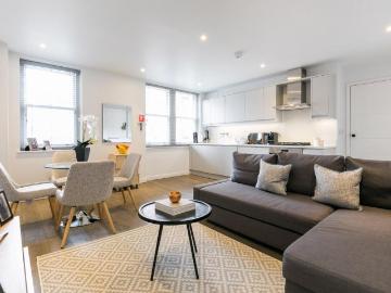Mayfair, London, Greater London - Equipped kitchen