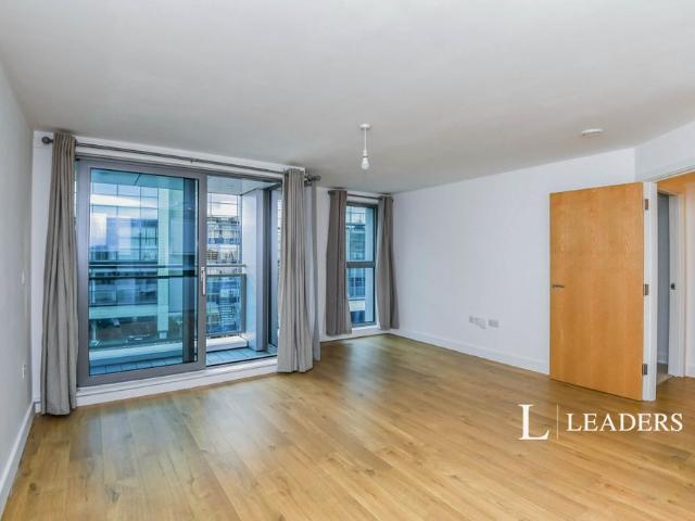 1 bedroom apartment to rent High Street, Redhill, RH1