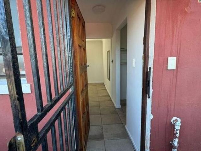 1 Bedroom apartment to rent in Grassy Park, Cape Town