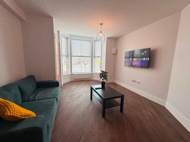 1 Bedroom Apartment To Rent In Flat, Loughborough Road, West Bridgford, Nottingham, NG2