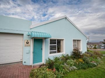 1 Bedroom apartment to rent in Heldervue, Somerset West