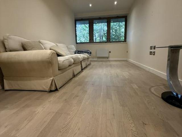 1 bedroom Apartment to Rent in Leatherhead