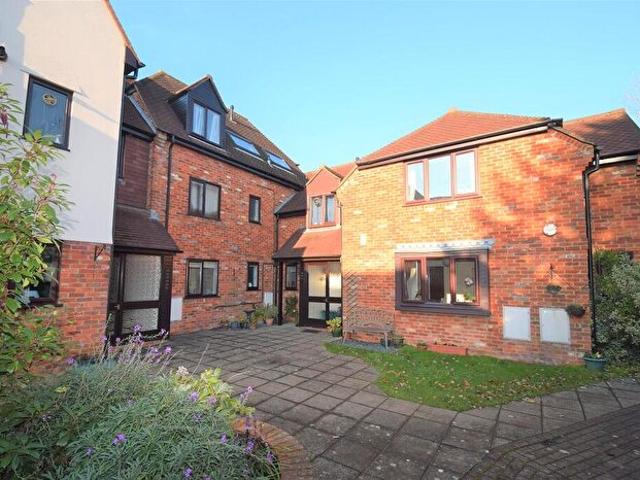 1 Bedroom Apartment To Rent In Malthouse Square, Princes Risborough, Buckinghamshire, HP27